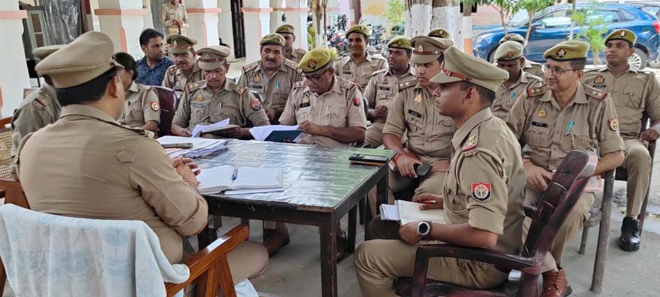 नागल में बीट प्रभारियों को बांटे मोबाइल