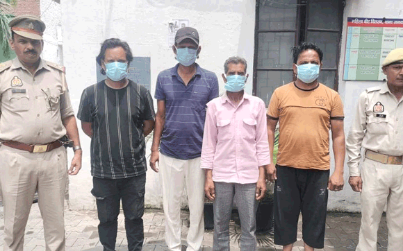 पुलिस ने चार वारंटी आरोपी किए गिरफ्तार