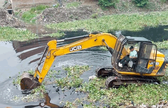 जल निकासी के लिए युद्ध स्तर पर जुटी निगम की टीमें
