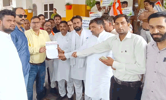 प्रदेश सरकार द्वारा प्राइमरी पाठशालाओं को बंद करने का फैसला दलितों, पिछड़ों और गरीबों के संवैधानिक अधिकारों का हनन: अशोक सैनी