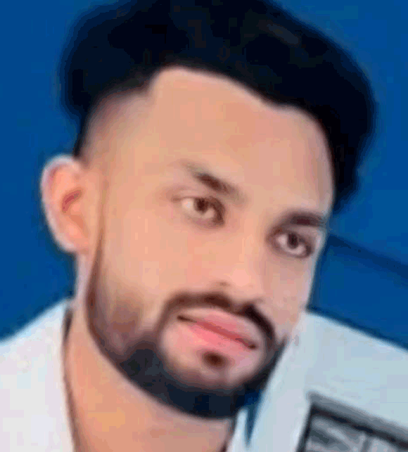 डिवाइडर से टकराकर बाइक सवार युवक की दर्दनाक मौत, दूसरा घायल