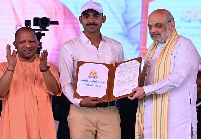 लखनऊ में अमित शाह ने नवचयनित सिपाहियों को सौंपे नियुक्ति पत्र, योगी बोले, जितना पसीना बहाओगे…