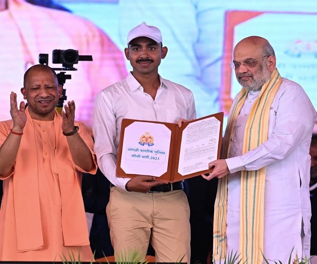 लखनऊ में अमित शाह ने नवचयनित सिपाहियों को सौंपे नियुक्ति पत्र, योगी बोले, जितना पसीना बहाओगे…