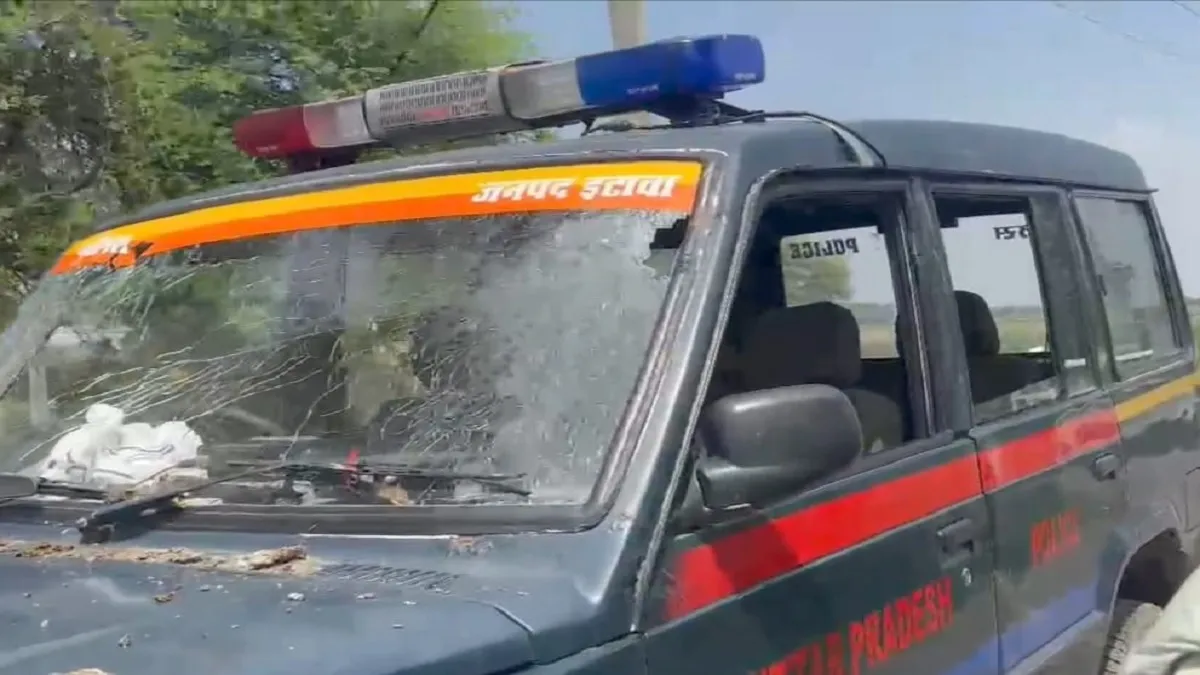 इटावा में अहीर रेजीमेंट व यादव महासभा कार्यकर्ताओं की पुलिस से भिड़ंत, पथराव और फायरिंग