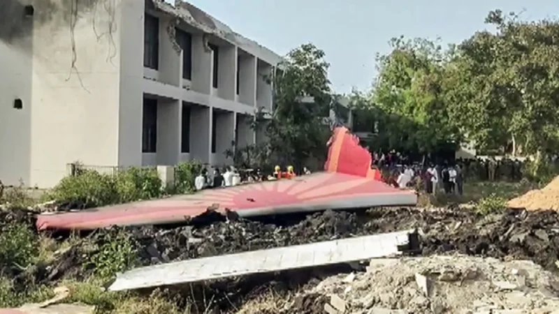 अहमदाबाद विमान हादसे में अब तक 297 लोगों की मौत, PM मोदी आज करेंगे घटनास्थल का दौरा