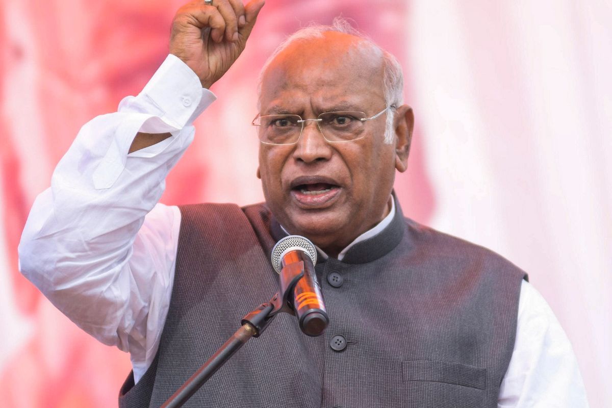 खरगे का पाकिस्तान पर फूटा गुस्सा, बताया- कर्ज के पैसों का कहां करता है इस्तेमाल