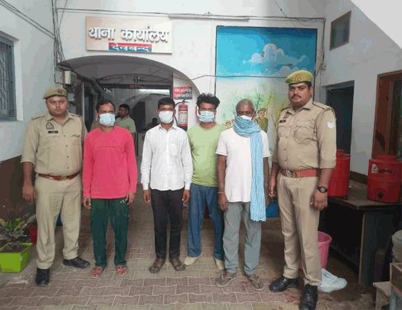 चोरी के माल समेत तीन चोर गिरफ्तार