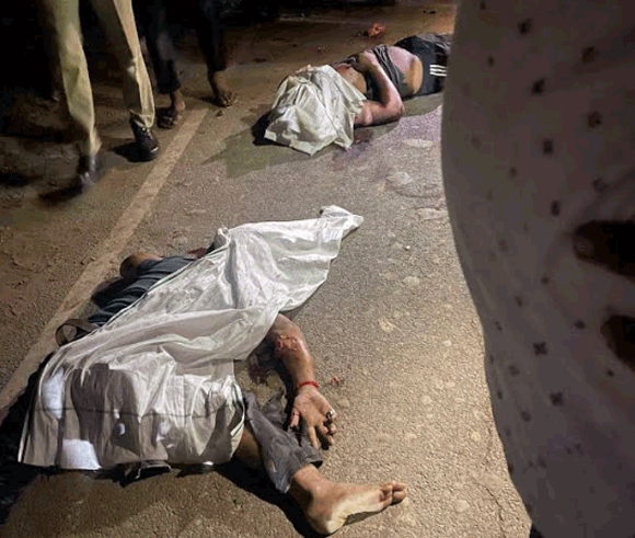 लकडी से भरी टरेक्टर टाराली से भीडे बाईक सवार , दो की मौत ,एक घायल