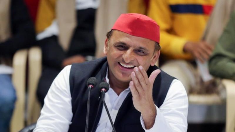 अखिलेश यादव का धीरेंद्र शास्त्री पर बड़ा आरोप, ‘अंडर टेबल लेते हैं पैसे, किसी की हैसियत नहीं उनसे…