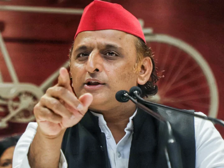 ‘वो जाने वाले हैं ये जानते हैं!’, बटुकों पर सियासत के बीच अखिलेश यादव ने ब्रजेश पाठक पर कसा तंज