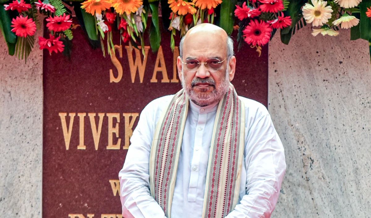 कोलकाता में साधु-संतों से मिले अमित शाह, बंगाल में हिंदुओं पर ‘अत्याचार’ और घुसपैठ पर जताई चिंता