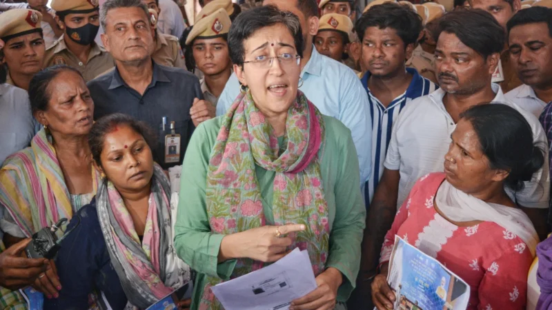 भाजपा गरीब विरोधी पार्टी, आतिशी ने रेखा गुप्ता सरकार पर साधा जोरदार निशाना, बोलीं- झुग्गी वालों की हाय लगेगी