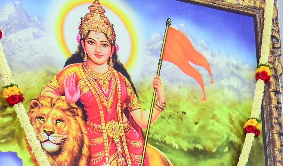 भारत माता की तस्वीर देख भड़की केरल सरकार, राजभवन के कार्यक्रम का कर दिया बहिष्कार