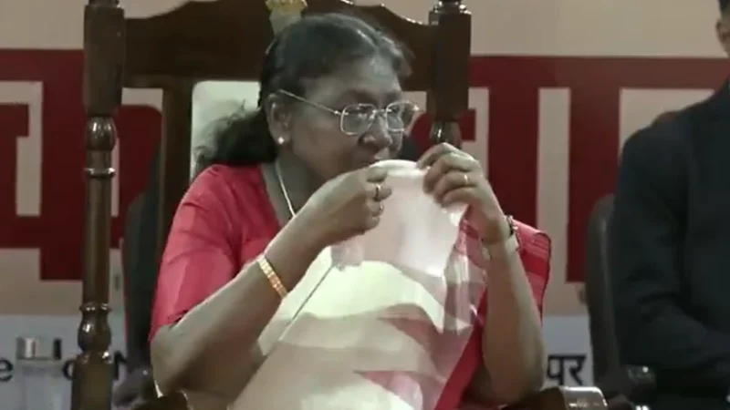 देहरादून में दिव्यांग बच्चों ने बर्थडे पर गाना गाया, भावुक होकर रो पड़ीं राष्ट्रपति मुर्मू