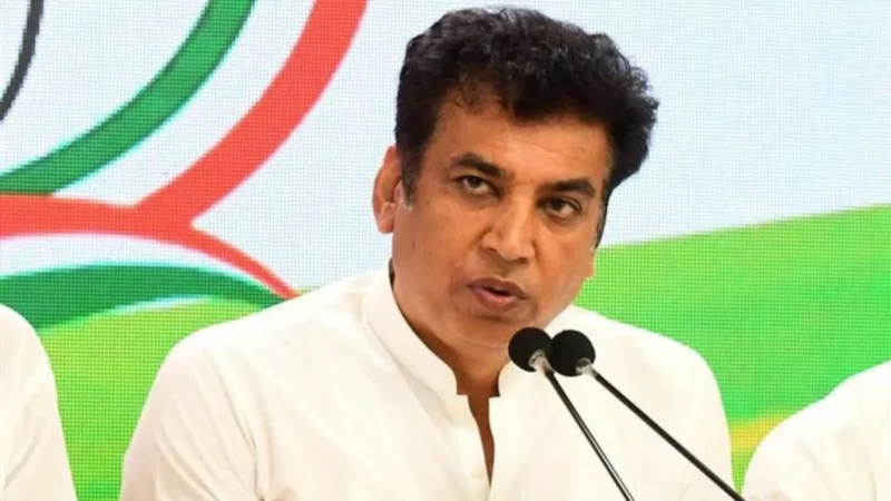 दिल्ली में 15 मिनट में 3400 गड्ढे भरने के दावे पर कांग्रेस का तंज, ‘मानसून से ठीक पहले…’