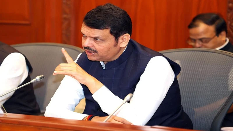 तीन भाषा नीति को लेकर बैकफुट पर फडणवीस सरकार, महाराष्ट्र में हिंदी अनिवार्यता रद्द