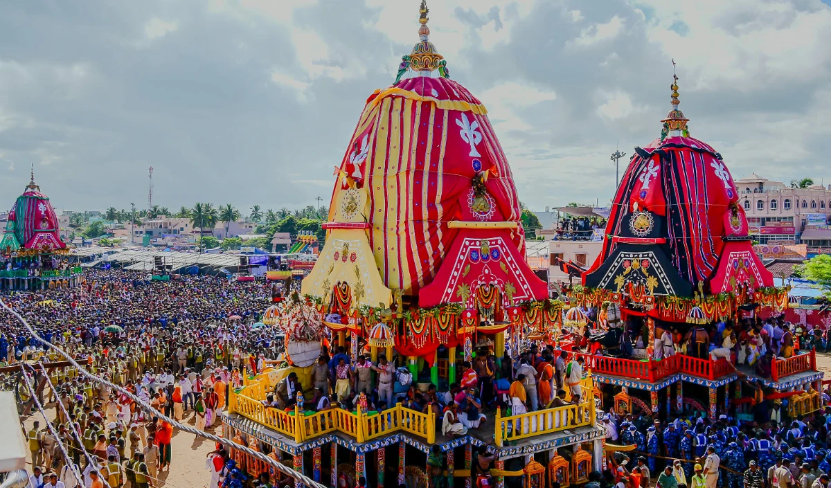जगन्नाथ रथयात्रा में उमड़ा भक्तों का सैलाब, प्रधानमंत्री मोदी ने लोगों को दीं शुभकामनाएं, बैंक रहेंगे बंद