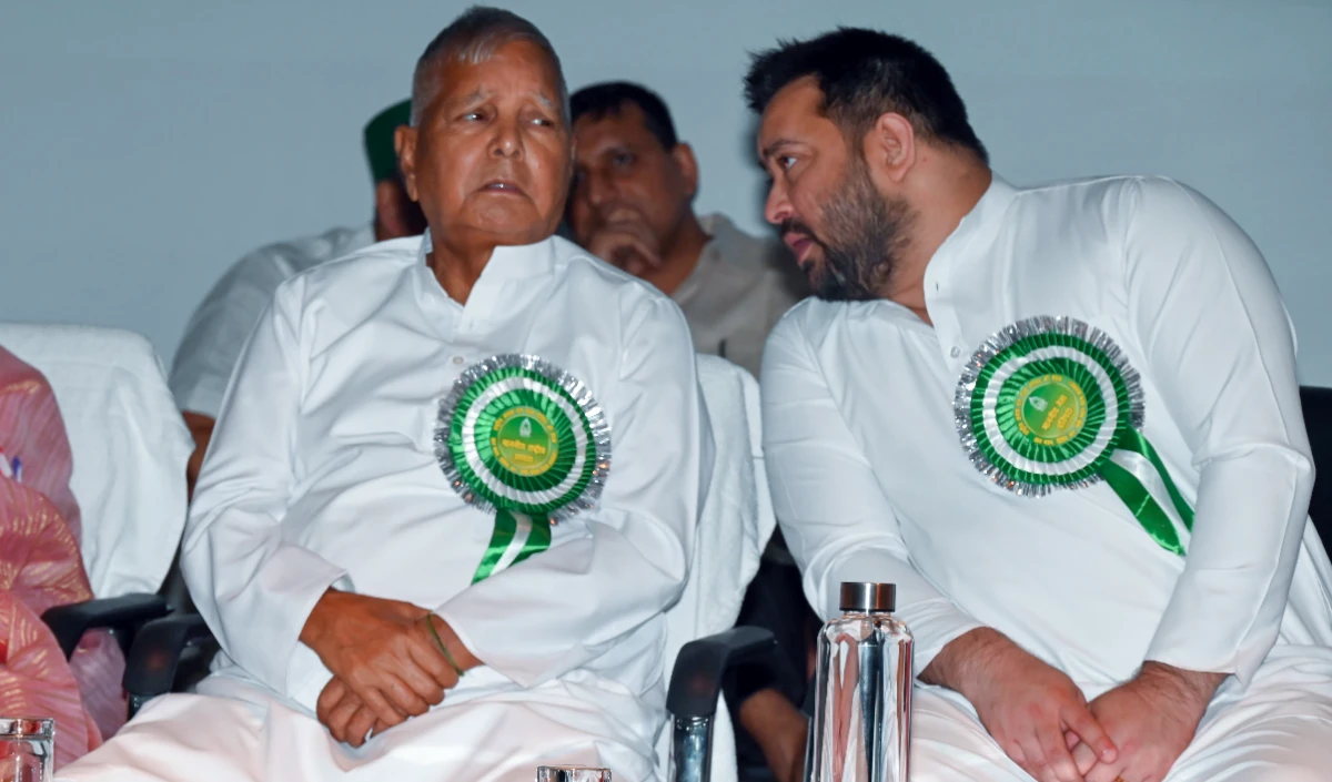 मेरा बाप चोर है… बीजेपी ने लालू और तेजस्वी यादव पर साधा निशाना, पोस्टर वायरल
