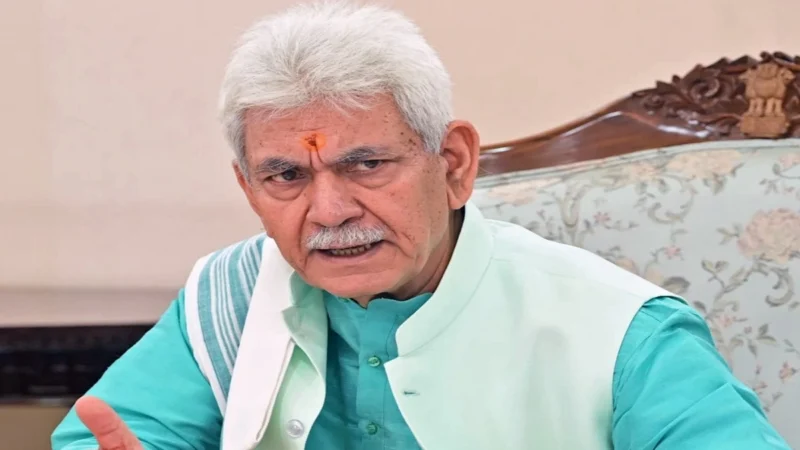 LG मनोज सिन्हा का एक्शन, 3 सरकारी कर्मचारी बर्खास्त, आतंकियों की मदद करने का है आरोप LG Manoj Sinha