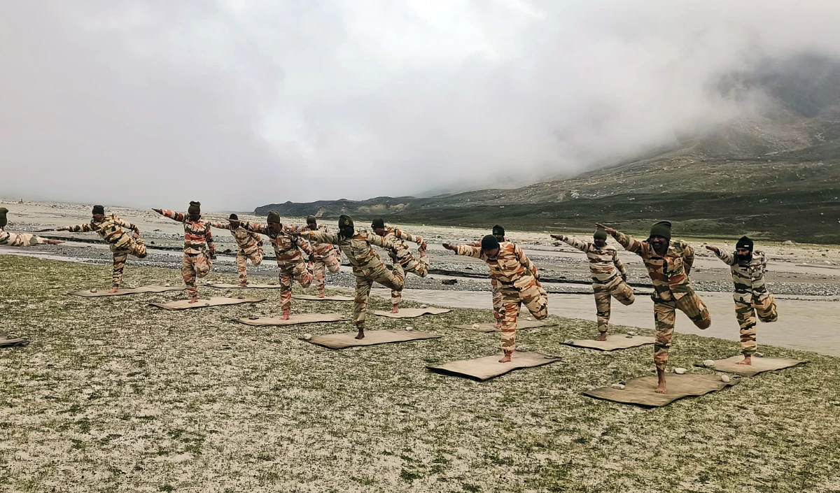 लंदन से लेकर लद्दाख तक, पूरी दुनिया ने एक स्वर में माना भारत के ‘योग का महत्व! देश- विदेश में आयोजित हुए योग कार्यक्रम
