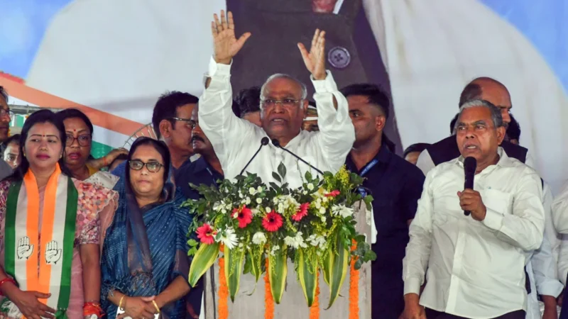 खड़गे का केंद्र पर तीखा वार: मोदी सरकार मनरेगा को कमजोर कर रही है, गरीबों की आजीविका पर सीधा हमला