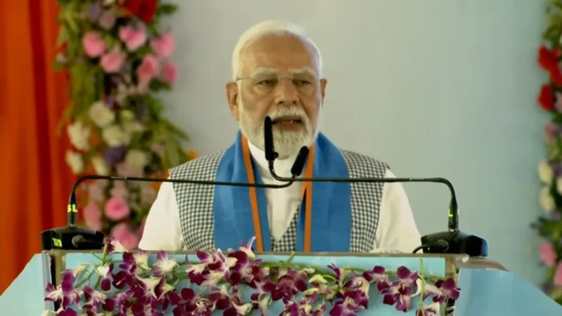 ‘पंजे और लालटेन वालों ने मिलकर बिहार के स्वाभिमान को गहरी ठेस पहुंचाई’, सीवान में बोले PM मोदी