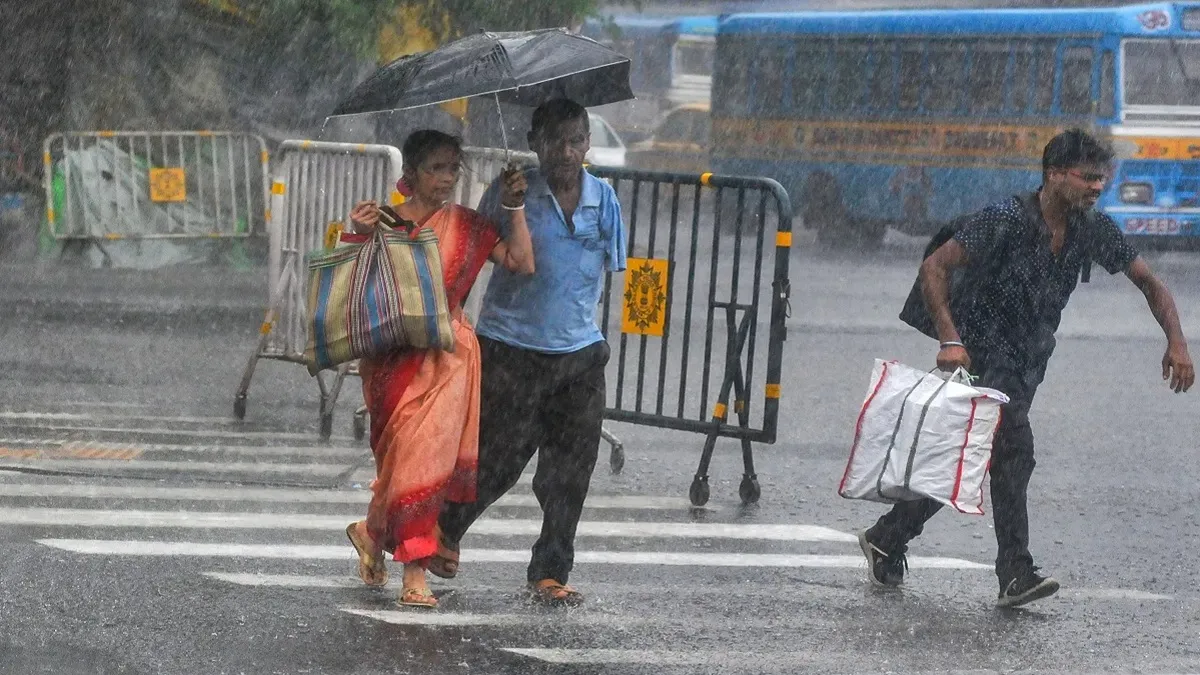 दिल्ली में मानसून की एंट्री, हिमाचल में बहुत भारी बारिश की चेतावनी; जानें आज देशभर में कैसा रहेगा मौसम