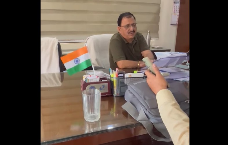 गृह मंत्री अमित शाह व योगी आदित्यनाथ को कहा गुंडा, एबीवीपी को कहा गुंडा पार्टी