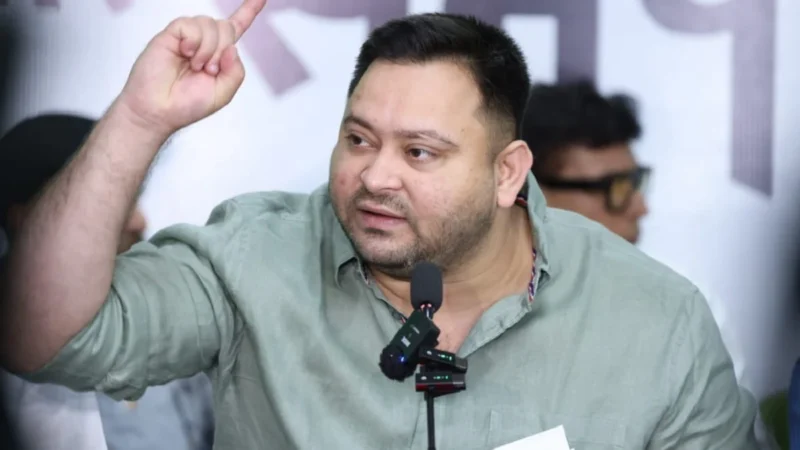 Patna में वक्फ संशोधन बिल के खिलाफ Tejashwi Yadav ने भरी हुंकार, बोले- यह देश किसी के बाप का नहीं