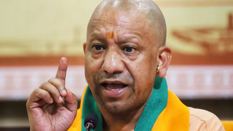 योग स्वस्थ शरीर के साथ हम सबको स्वस्थ मस्तिष्क भी उपलब्ध कराता है, योगी आदित्यनाथ का संदेश