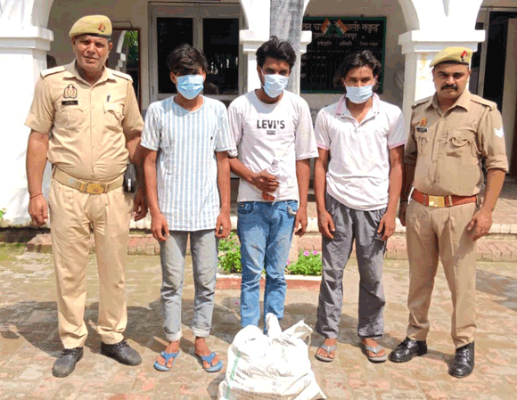 पुलिस के हत्थे चढ़े तीन शराब तस्कर, 24 बोतल हरियाणा मार्का अवैध शराब बरामद