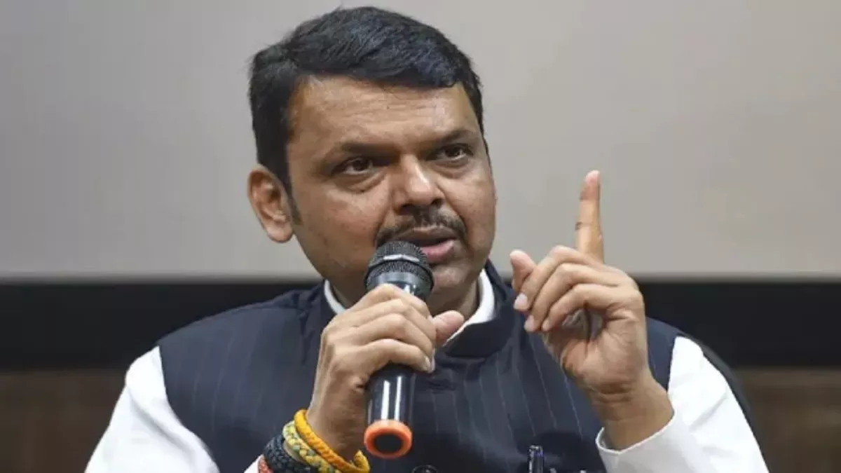 ‘लात-घूसों से मैसेज दिया जा रहा है’, जानें किस बात पर भड़के देवेंद्र फडणवीस