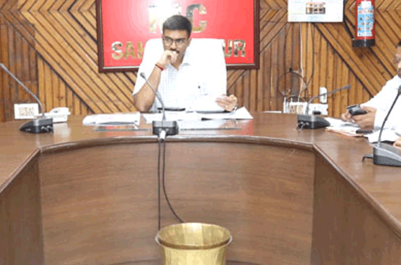 जिलाधिकारी ने की सीएम डैशबोर्ड पर आधारित विकास कार्यों की समीक्षा बैठक