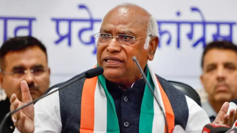 ‘धनखड़ तो ठीक थे, दाल में कुछ तो काला है…’; उपराष्ट्रपति के इस्तीफे को लेकर खरगे ने पूछा सवाल