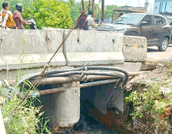 महापौर की फटकार रू डेढ़ साल से अटका काम एक दिन में