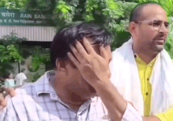 रिश्वत लेते हुए शिक्षा विभाग का स्टेनो गिरफ्तार