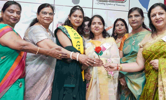 दून वैली पब्लिक स्कूल में ध्धूमधाम से मनाया गया तीज महोत्सव