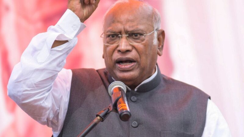 ‘शादी करने से बच्चा पैदा होता है, घर पर सोने से नहीं’, पीएम मोदी को लेकर ये क्या बोल गए मल्लिकार्जुन खरगे