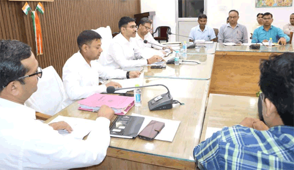 जिलाधिकारी की अध्यक्षता में हुई पैक्स कम्प्यूटराइजेशन योजनान्तर्गत कार्यों की समीक्षा