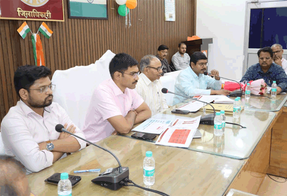 नोडल अधिकारी ने की वृक्षारोपण अभियान की तैयारियों की समीक्षा