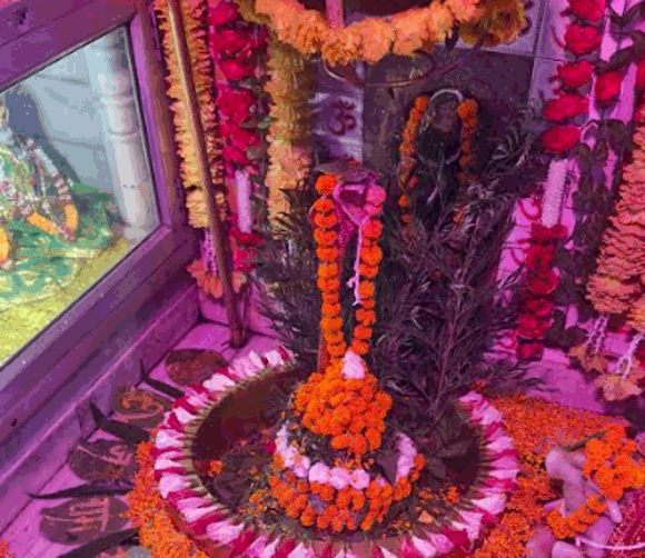 श्रावण मास के दुसरे सोमवार को श्रद्धालुओ ने शिवमंदिरो मे की पूजा अर्चना