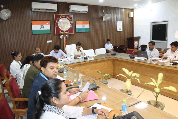 जिलाधिकारी की अध्यक्षता में हुई जिला स्वास्थ्य समिति की बैठक