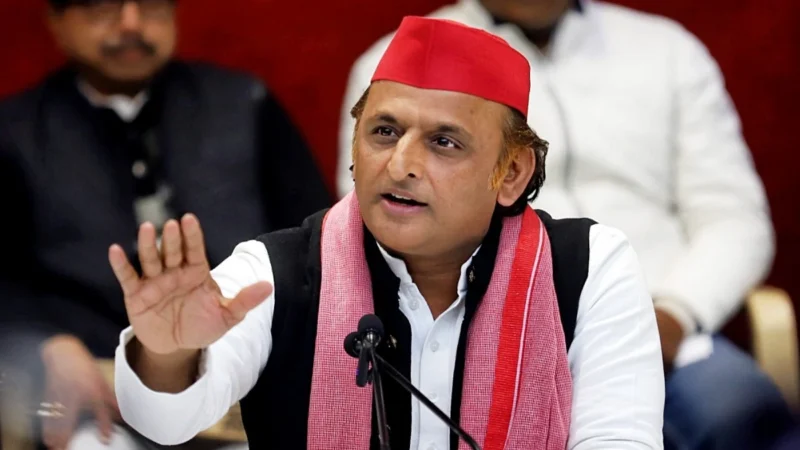 भाजपा सरकार आने वाली पीढ़ी से शिक्षा का अधिकार छीनना चाहती है : अखिलेश यादव