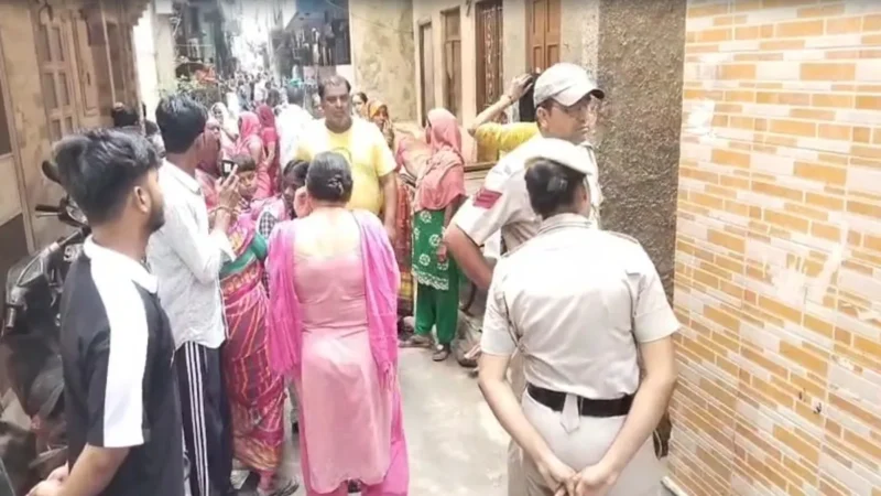 दिल्ली के मजनू का टीला इलाके में युवती और 6 साल की बच्ची की हत्या, घर में मिली लाश