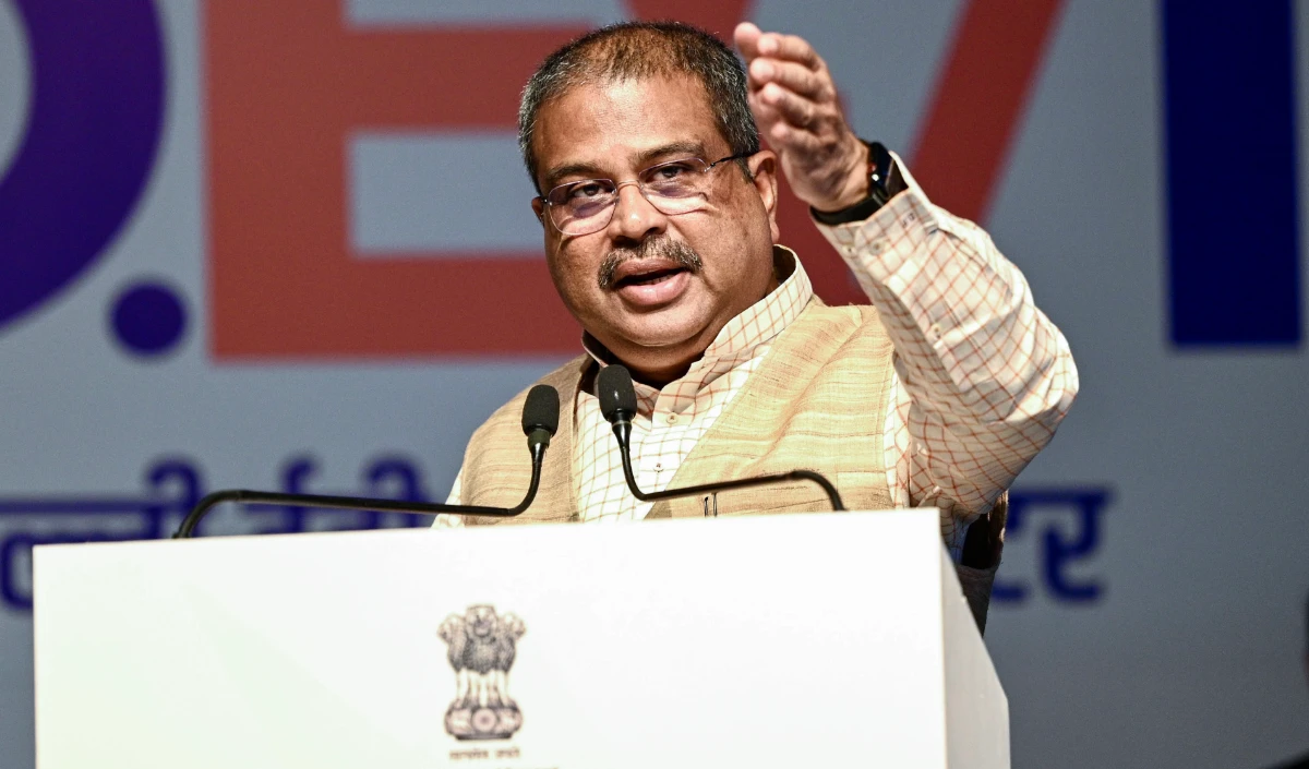यह संसद है, प्राइवेट ड्राइंग रूम नहीं, नियमों के दायरे में रहना होगा, राहुल-प्रियंका पर धर्मेंद्र प्रधान का पलटवार