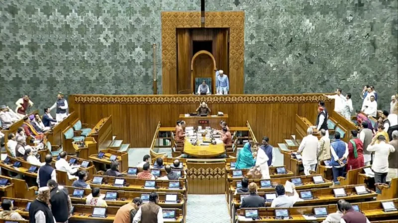 सांसदों को अंटेंडेंस के लिए नहीं लगानी होगी लाइन, लोकसभा में अब सीट पर बैठे-बैठे ऑनलाइन लगेगी हाजिरी