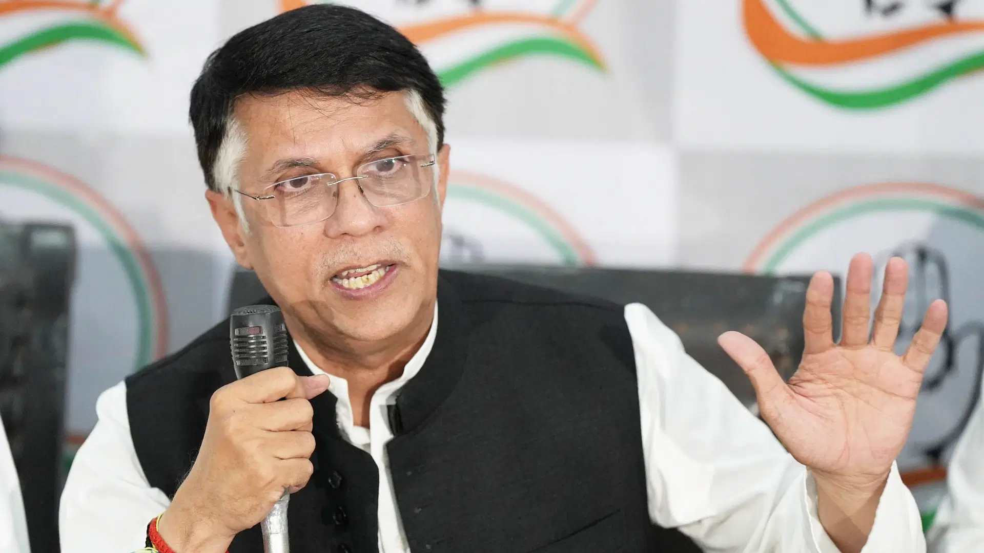 खरगे पर बीजेपी के आरोप पर कांग्रेस का पलटवार, पवन खेड़ा बोले- यह घटिया मानसिकता
