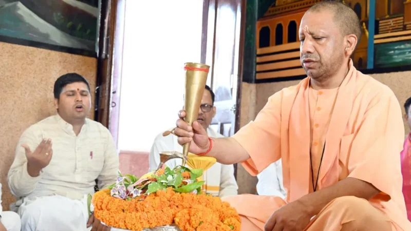 सावन के पहले दिन CM योगी ने किया रुद्राभिषेक, जानें प्रदेश वासियों के लिए क्या कामना की