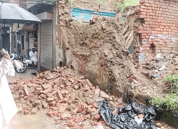 लगातार बारिश से  बेहाल, पांवधोई नदी उफान पर