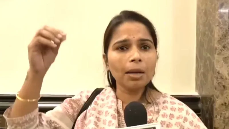 अखिलेश यादव पर पूजा पाल ने लगाए गंभीर आरोप, कहा- आपकी पत्नी डिंपल ने खुद BJP को वोट दिया